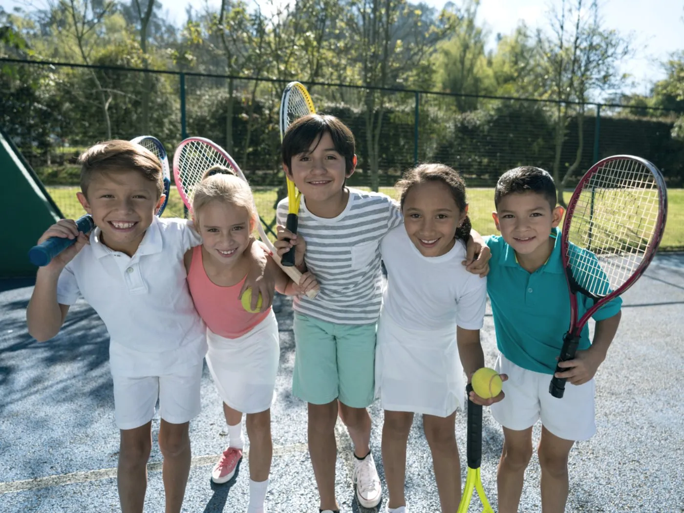 Children holding racquets at a kids tennis lesson in Los Angeles